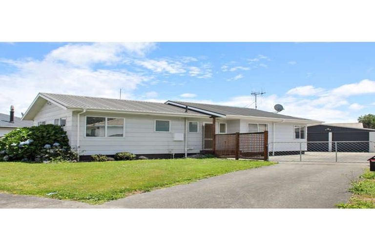 Photo of property in 55 Geraldine Crescent, Cloverlea, Palmerston North, 4412