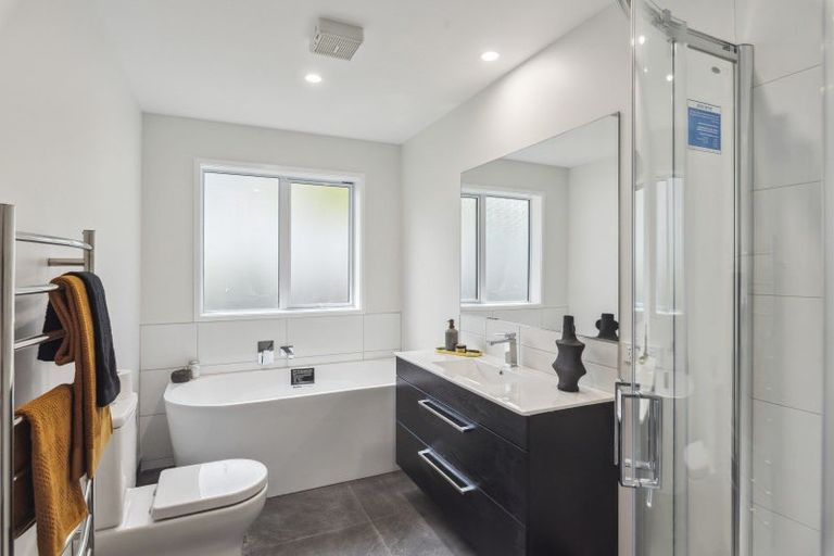 Photo of property in 64 Kakariki Grove, Waikanae, 5036