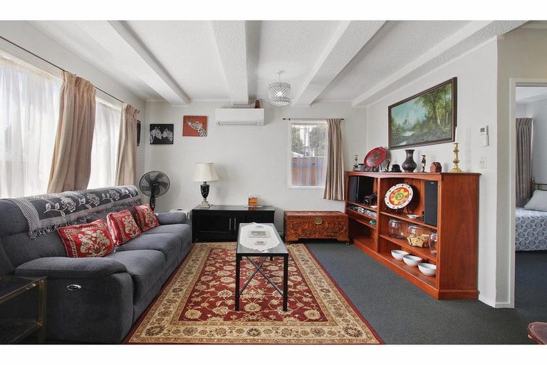 Photo of property in 2/46 Chartwell Avenue, Glenfield, Auckland, 0629