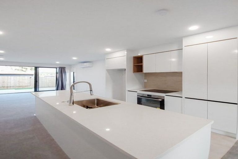 Photo of property in 4/535 Swanson Road, Ranui, Auckland, 0612