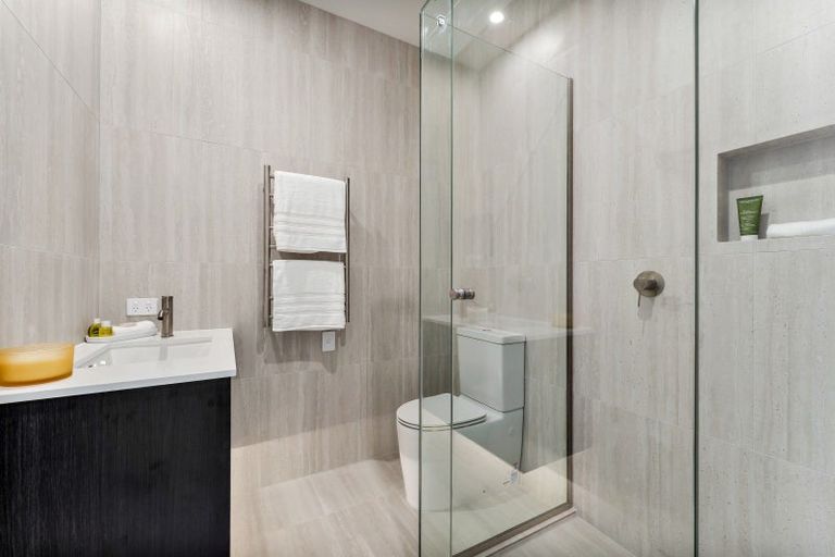 Photo of property in 32 Sandpiper Avenue, Point Wells, 0986