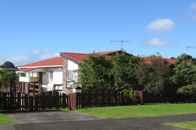 Photo of property in 18 Halldene Terrace, Red Beach, 0932