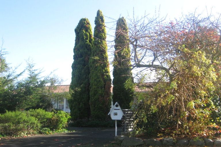 Photo of property in 27 Sutherland Crescent, Westbrook, Palmerston North, 4412