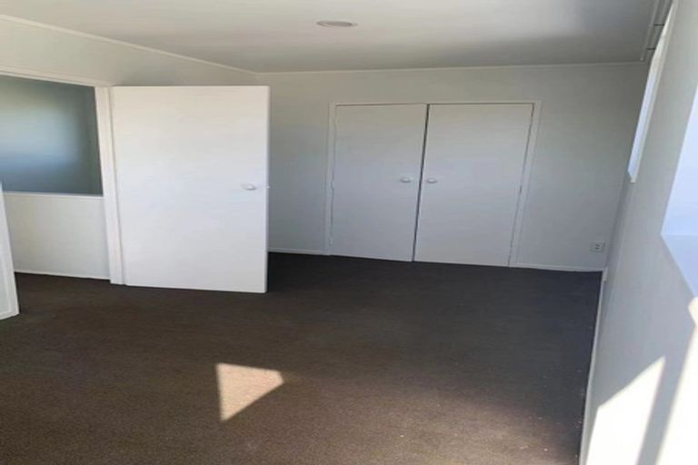 Photo of property in 1/12 De Thiery Place, Pakuranga Heights, Auckland, 2010