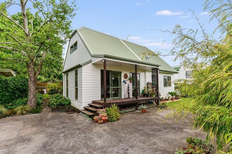 Photo of property in 15 Knighton Road, Hillcrest, Hamilton, 3216