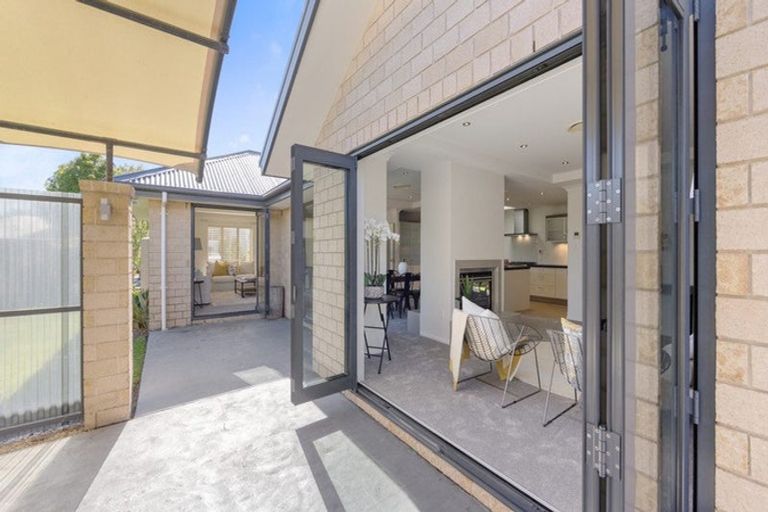 Photo of property in 19 Sovereign Gardens, Halswell, Christchurch, 8025