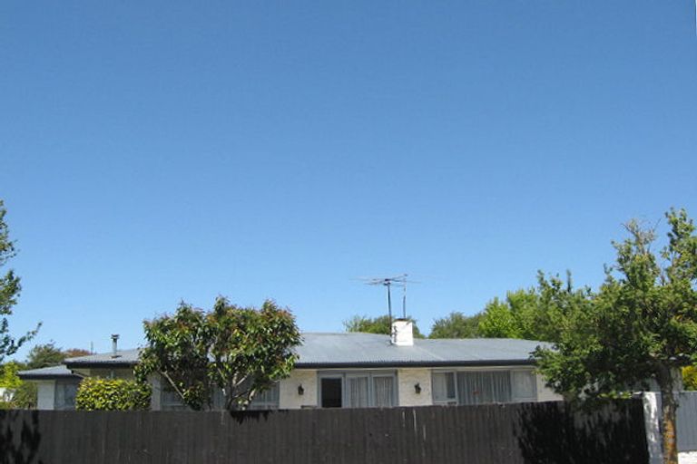 Photo of property in 2 Dunbarton Street, Redwood, Christchurch, 8051