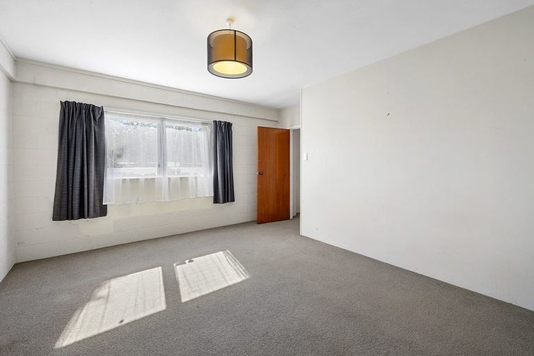 Photo of property in 44 Nevada Drive, Merrilands, New Plymouth, 4312