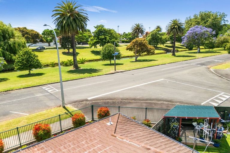 Photo of property in 1/38 Douglas Mclean Avenue, Marewa, Napier, 4110