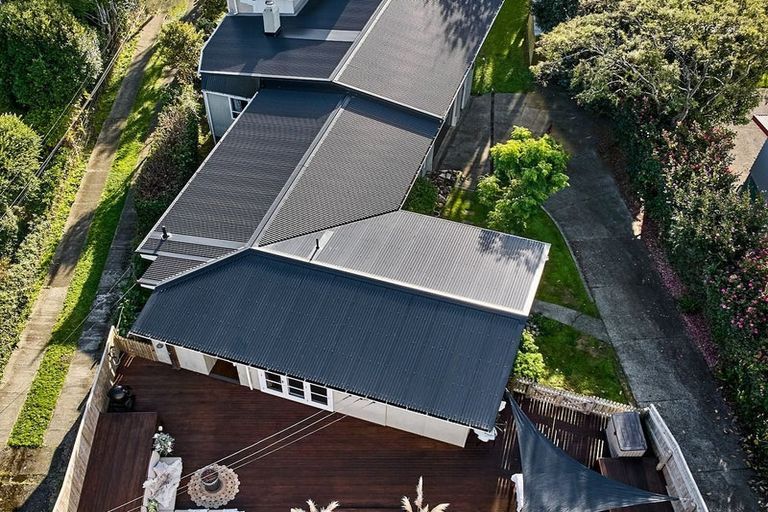 Photo of property in 70 Winara Avenue, Waikanae, 5036