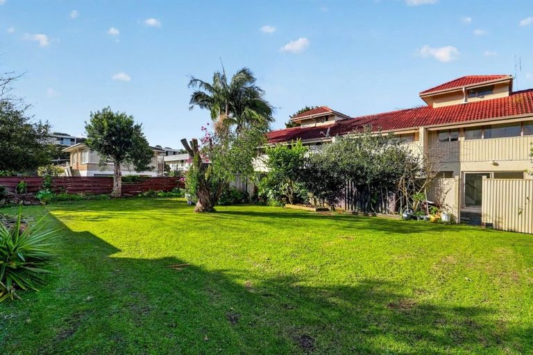 Photo of property in 4/3 Glen Road, Browns Bay, Auckland, 0630