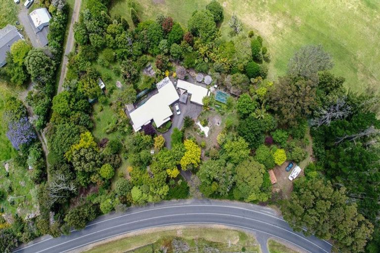 Photo of property in 1688 South Head Road, South Head, Helensville, 0874