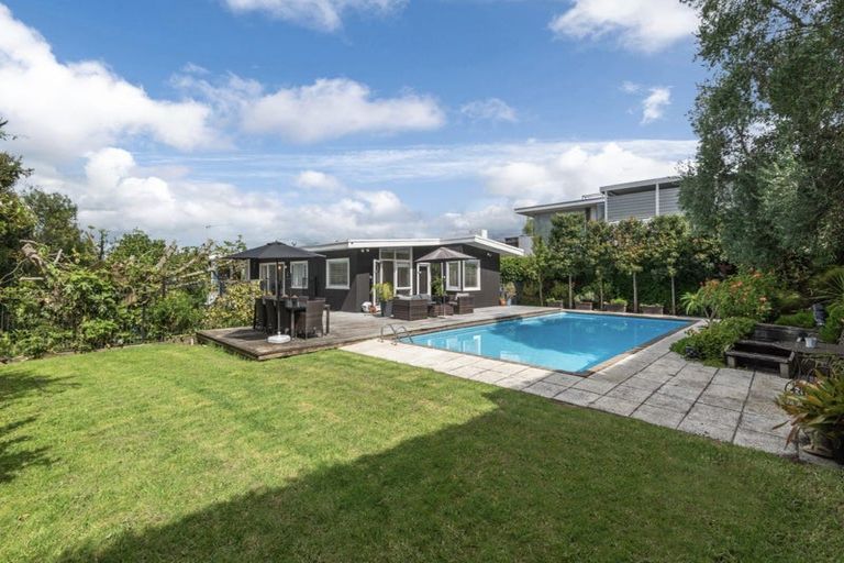 Photo of property in 53 Parr Terrace, Castor Bay, Auckland, 0620