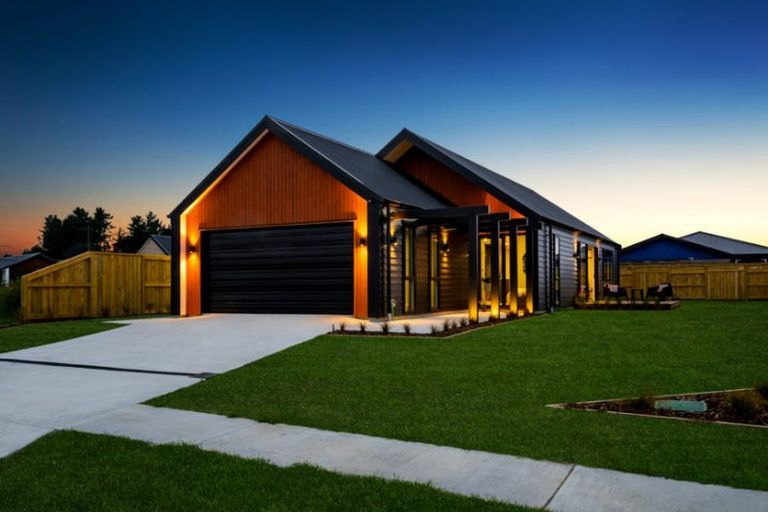 Photo of property in 12 Campbell Place, Marton, 4710