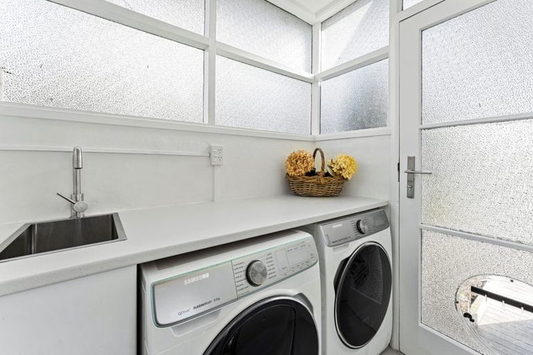 Photo of property in 2/2 Seaview Road, Milford, Auckland, 0620