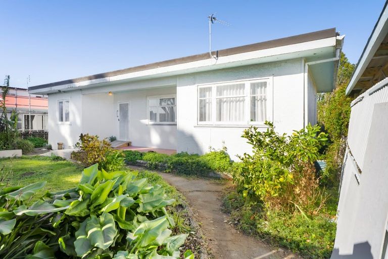 Photo of property in 359 Saint Aubyn Street, Moturoa, New Plymouth, 4310