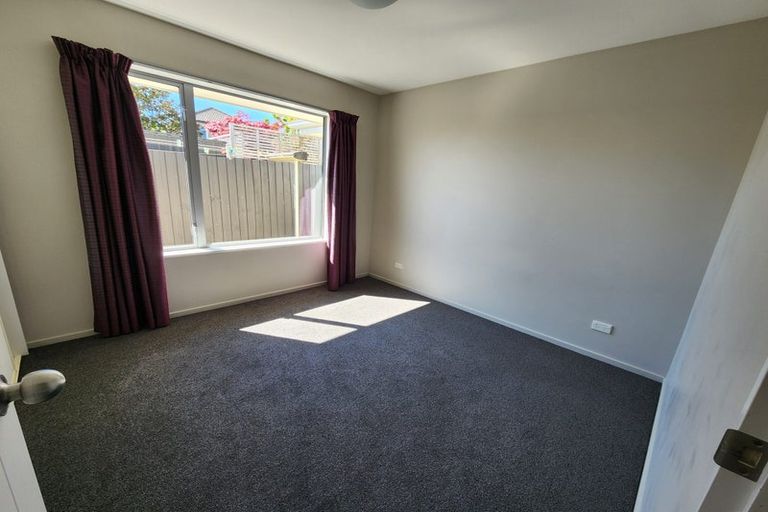 Photo of property in 26 Foresters Crescent, Parklands, Christchurch, 8083