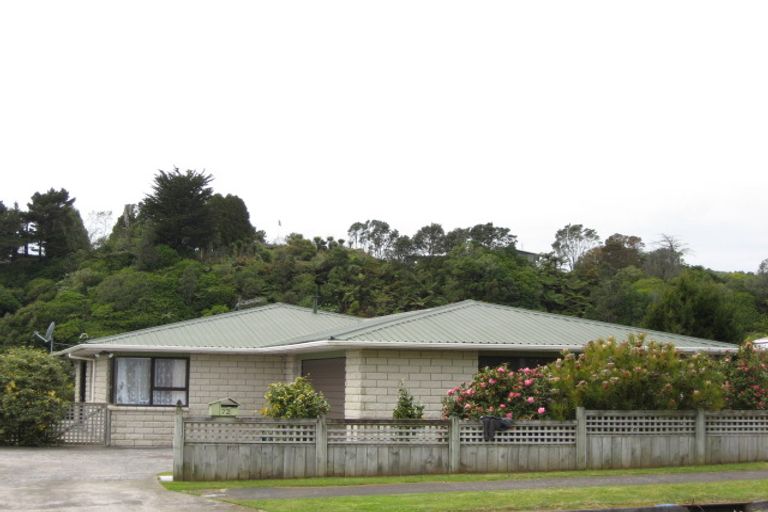 Photo of property in 72 Riversdale Drive, Merrilands, New Plymouth, 4312