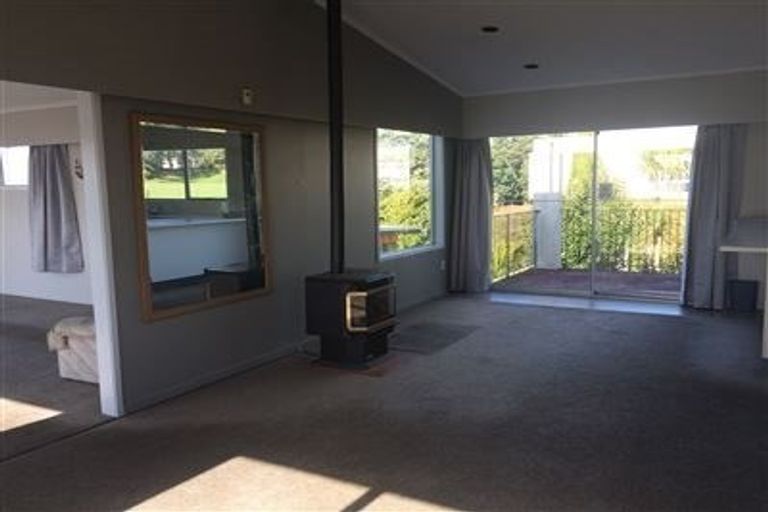 Photo of property in 83 Aberdeen Road, Castor Bay, Auckland, 0620