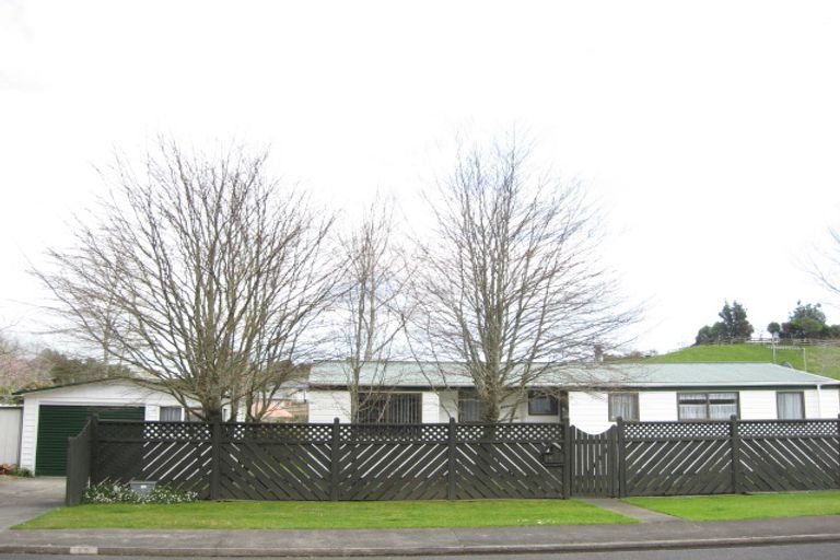 Photo of property in 12 Heaphy Street, Westown, New Plymouth, 4310