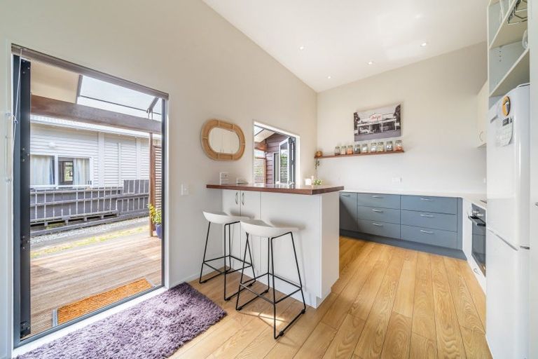 Photo of property in 43 Moana Road, Plimmerton, Porirua, 5026