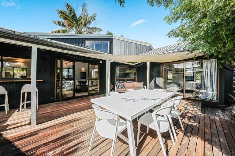 Photo of property in 2/47 Shakespeare Road, Milford, Auckland, 0620