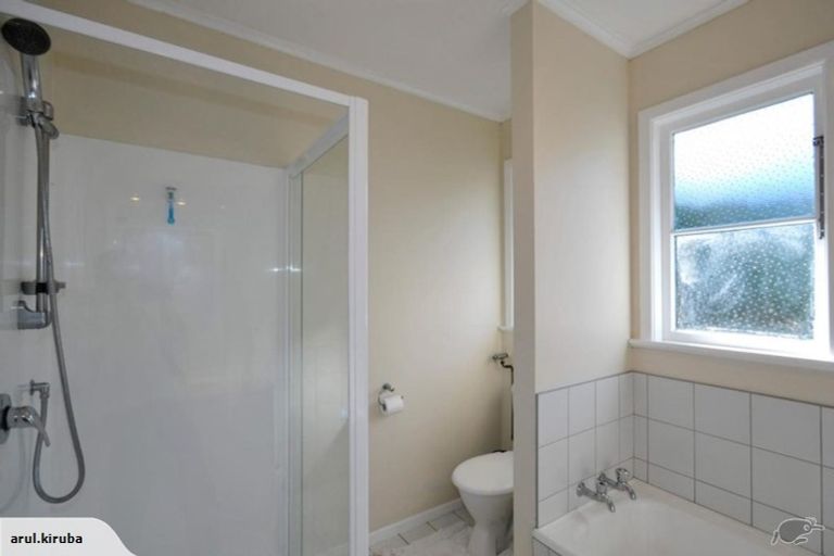 Photo of property in 48 Brooker Grove, Newlands, Wellington, 6037