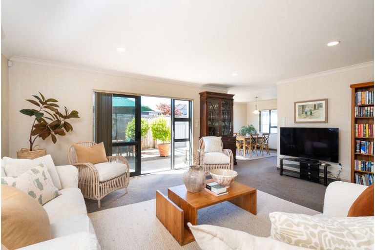 Photo of property in 203 Avenue Road, Greenmeadows, Napier, 4112