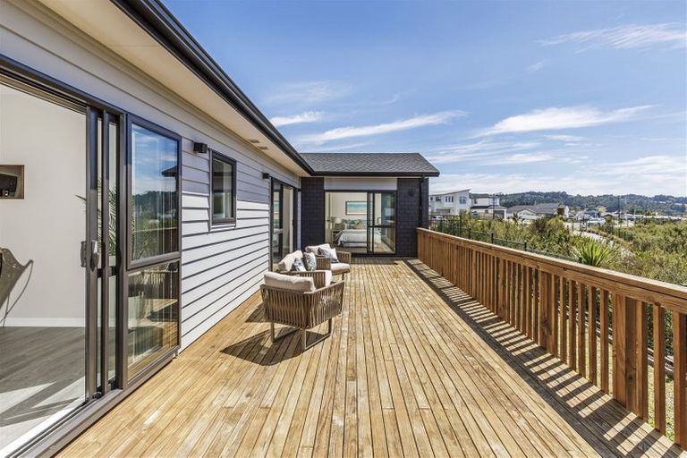Photo of property in 43 Huarahi Pai Road, Huapai, Kumeu, 0810