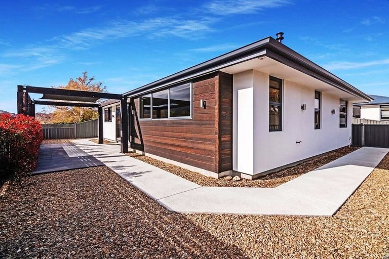 Photo of property in 12 Waenga Drive, Cromwell, 9310