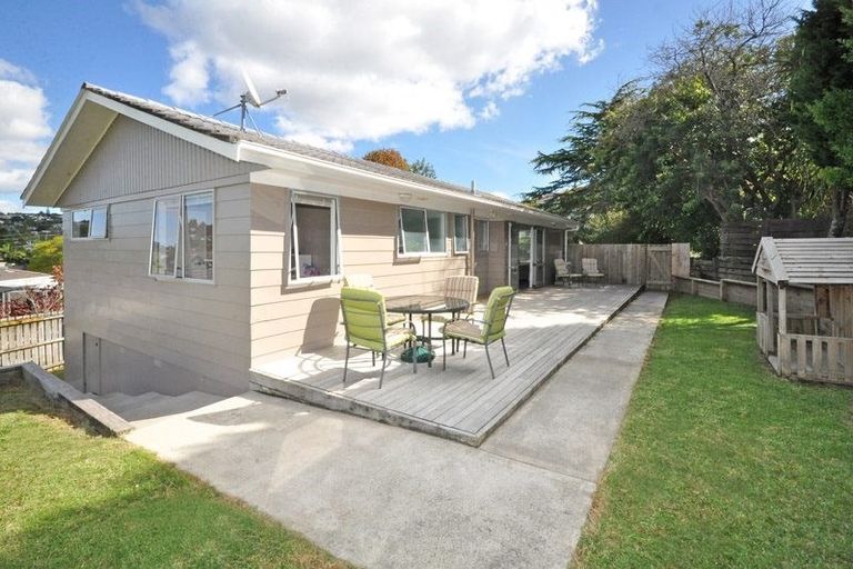 Photo of property in 13 Clensmore Place, Torbay, Auckland, 0630