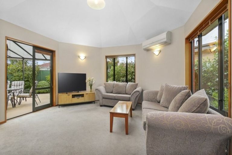 Photo of property in 2/113 Avonhead Road, Avonhead, Christchurch, 8042