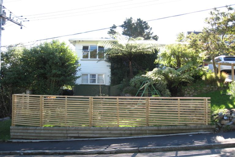 Photo of property in 3 Omega Street, Newlands, Wellington, 6037