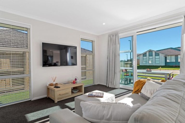 Photo of property in 77 Bert Wall Drive, Omokoroa, 3114