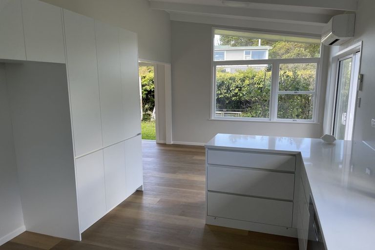 Photo of property in 14 Raymond Terrace, Northcote, Auckland, 0627