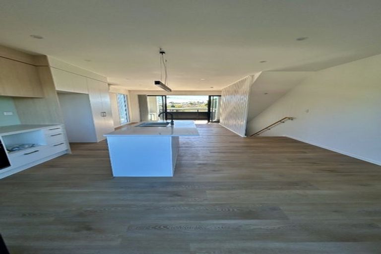 Photo of property in 15 Tiraumea Drive, Pakuranga, Auckland, 2010