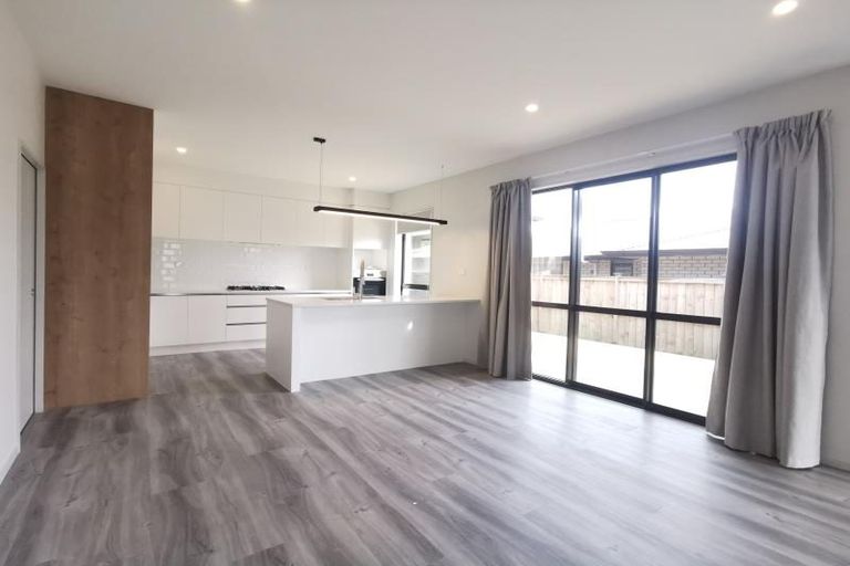 Photo of property in 5 Barrels Close, Kumeu, 0810