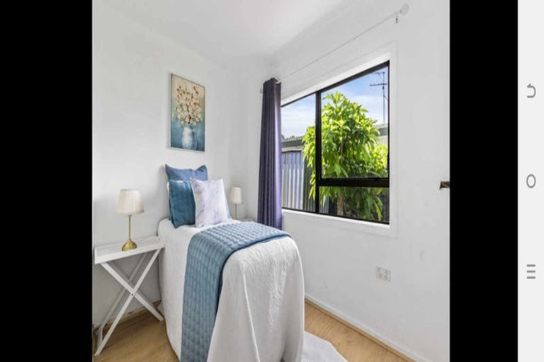 Photo of property in 1/14a Kurnell Drive, Botany Downs, Auckland, 2010