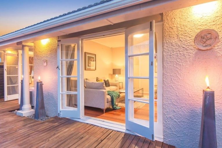 Property details for 16 Panorama Road, Mount Wellington, Auckland, 1060