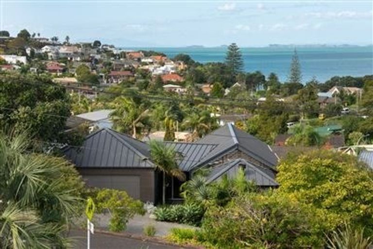 Photo of property in 26 Aotearoa Terrace, Murrays Bay, Auckland, 0630