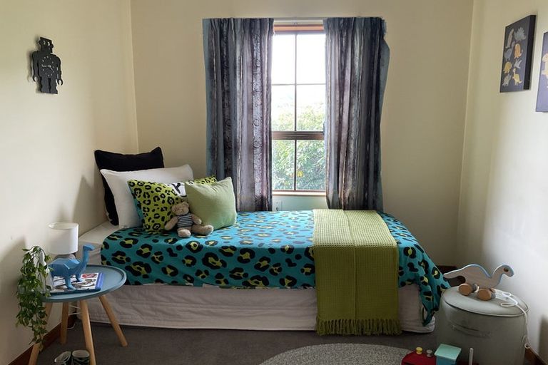 Photo of property in 5 Thatcher Crescent, Crofton Downs, Wellington, 6035