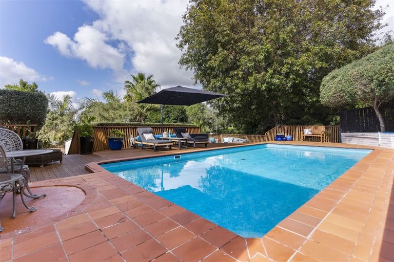 Photo of property in 13 Callender Place, Shelly Park, Auckland, 2014