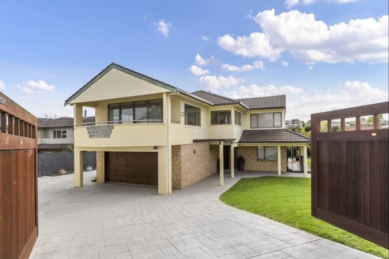 Photo of property in 13 Kahala Place, West Harbour, Auckland, 0618