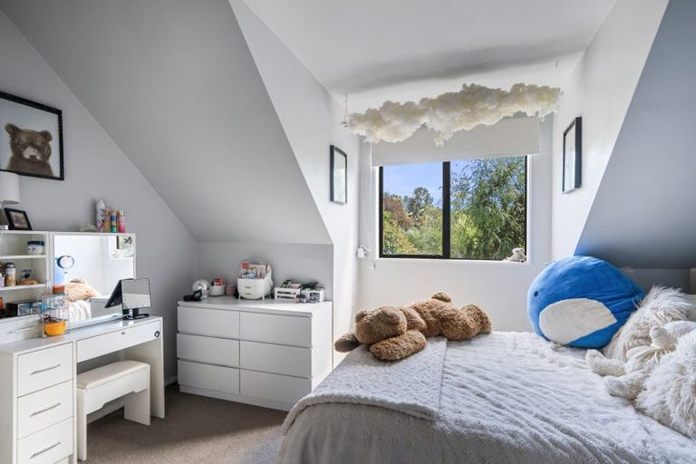 Photo of property in 70 Pinehaven Road, Pinehaven, Upper Hutt, 5019