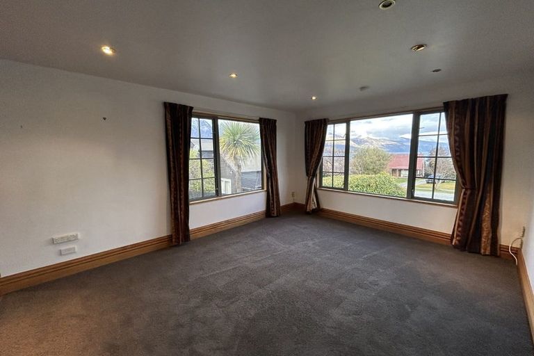 Photo of property in 49 Cedar Drive, Kelvin Heights, Queenstown, 9300