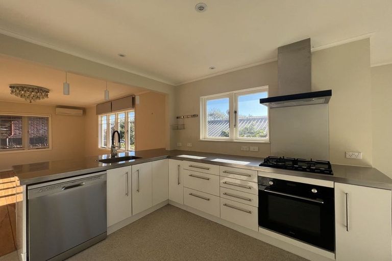 Photo of property in 1/9 Corrella Road, Belmont, Auckland, 0622