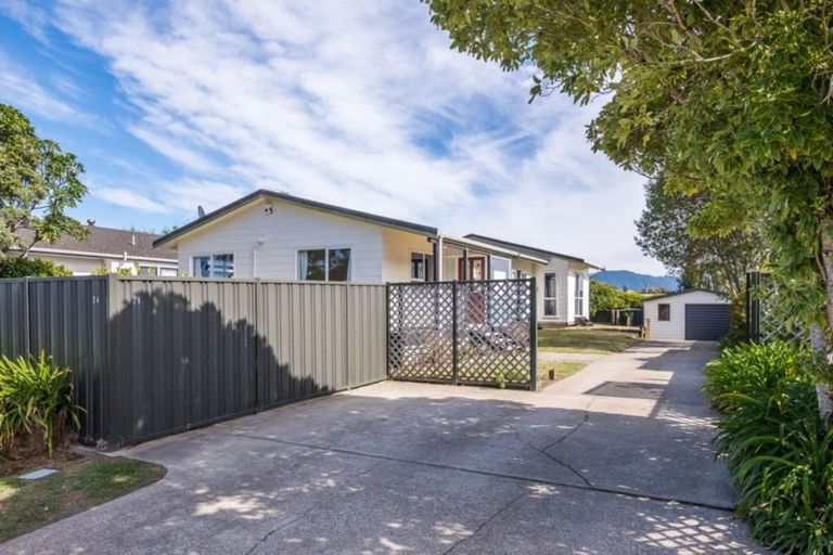Photo of property in 28 Rosewood Place, Paraparaumu, 5032