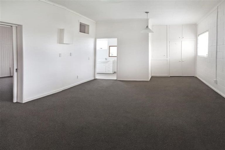 Photo of property in 242 Centreway Road, Orewa, 0931