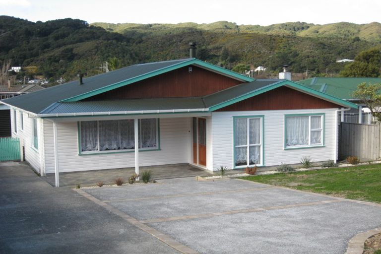 Photo of property in 21 Main Road, Wainuiomata, Lower Hutt, 5014