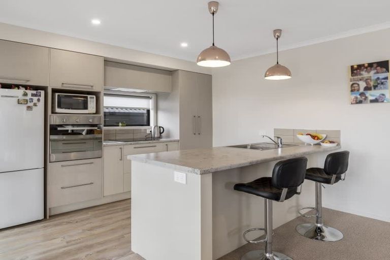 Photo of property in 33 Vista Close, Omokoroa, 3114